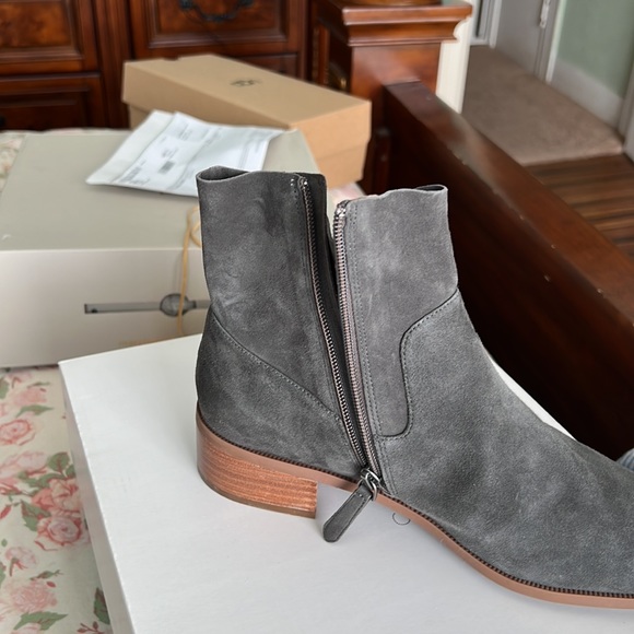 C.A.S.L.ON Gray Charcoal Brand new never worn - Picture 2 of 4